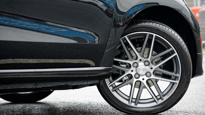 Cambiar la rueda del coche