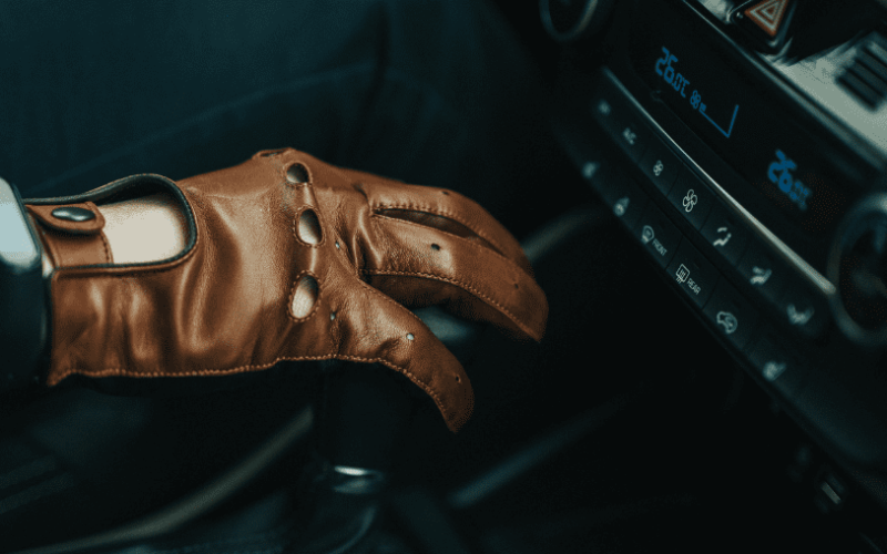 Te informamos de los aspectos más importantes para utilizar guantes para conducir coche.